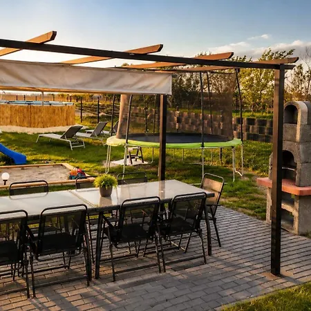 Niceplace4you Familien-ferienhaeuser An Der Polnischen Ostsee Mit Pool * Dobieslawiec